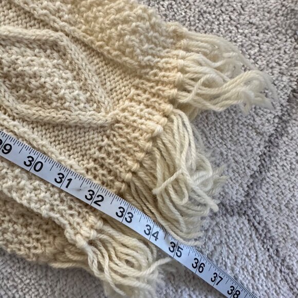 Vintage 70s/80s Cream Wool Knit Hade Made in Ireland Hat and Fringe Scarf Set - Picture 4 of 7